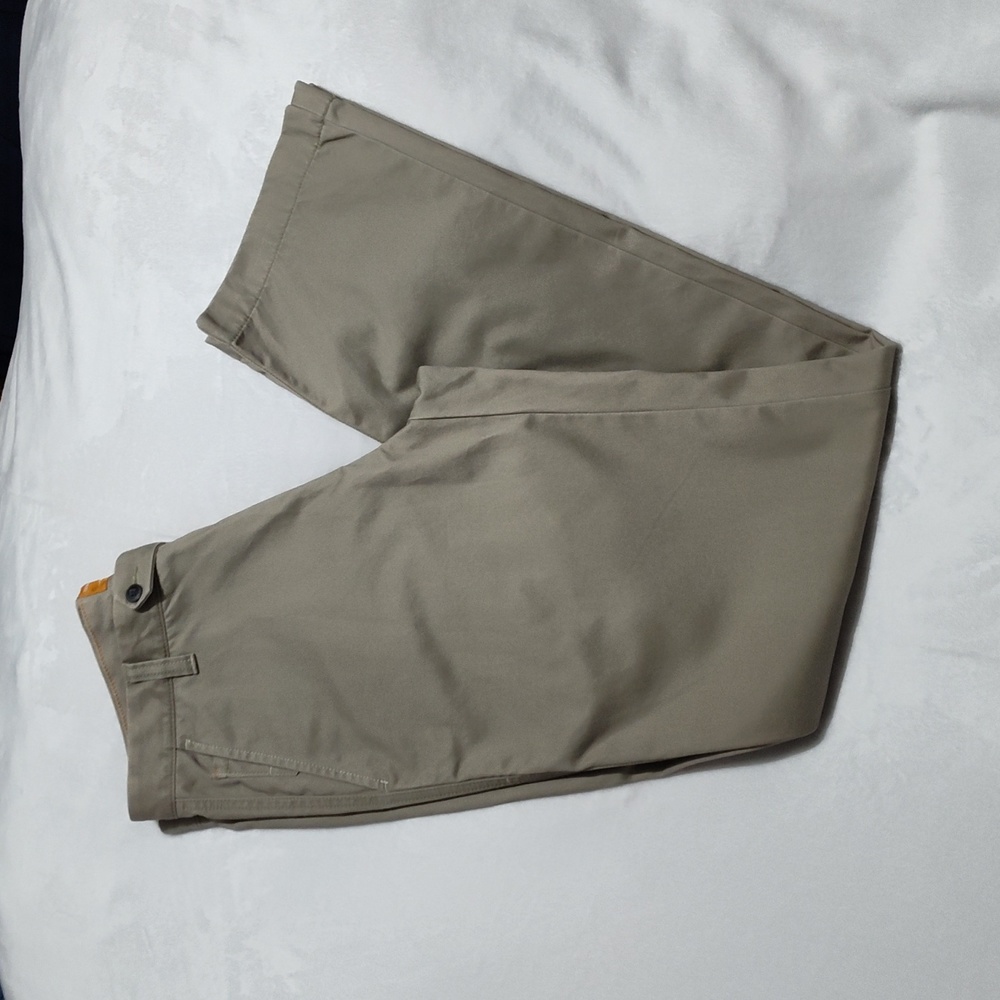 Tommy Bahama Mens Khaki Pants 100 percent Pima Cotton, Size:33x34 with pockets.